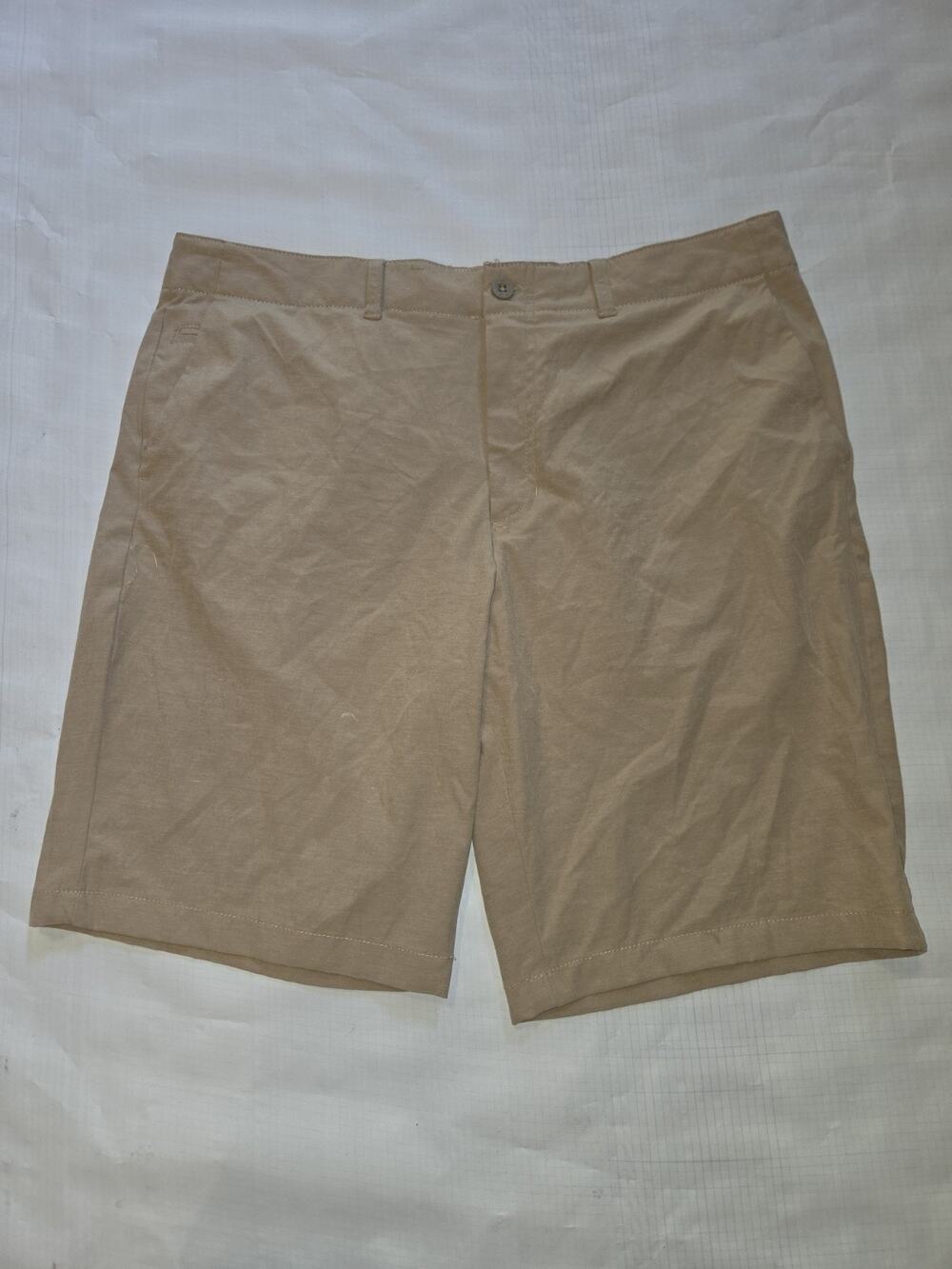 IZOD Mens Size 38 Straight Fit Golf Shorts Beige Chino Pockets Performance
